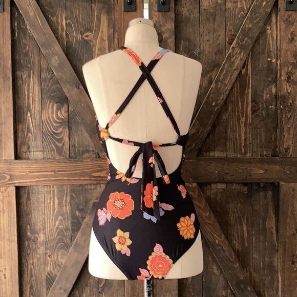 ModCloth sophia one piece black retro swimsuit - Picture 6 of 13